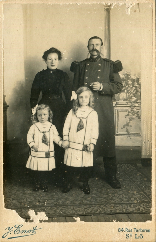 Portrait du couple Cousin avec leurs filles