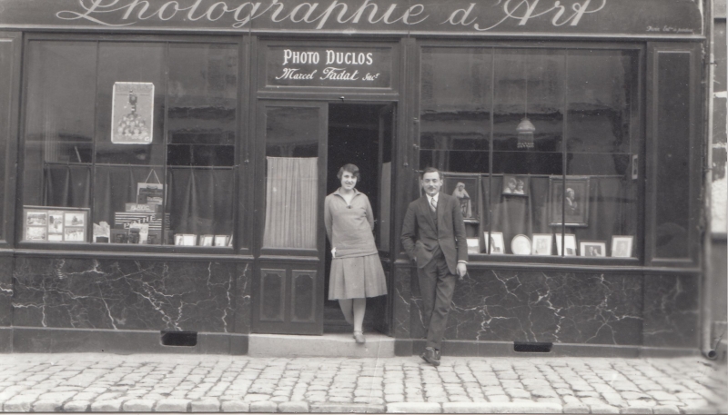 Marcel Fadat et son épouse devant leur commerce