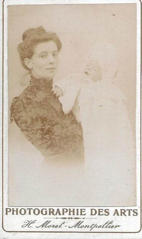 Jeune femme et son nouveau-né