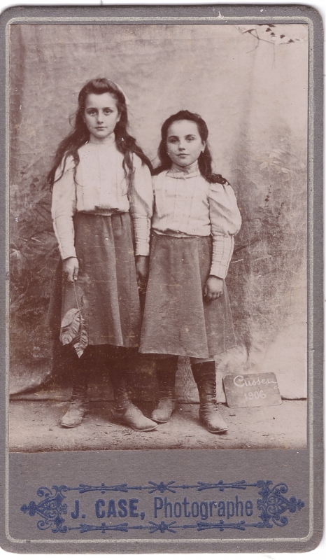 Deux soeurs aux cheveux longs
