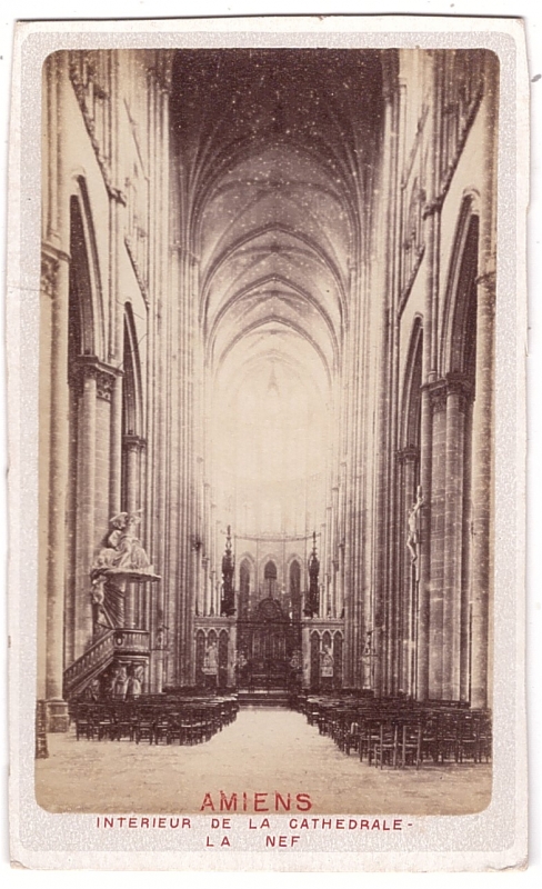 Amiens - Intérieur de la cathédrale. La nef 