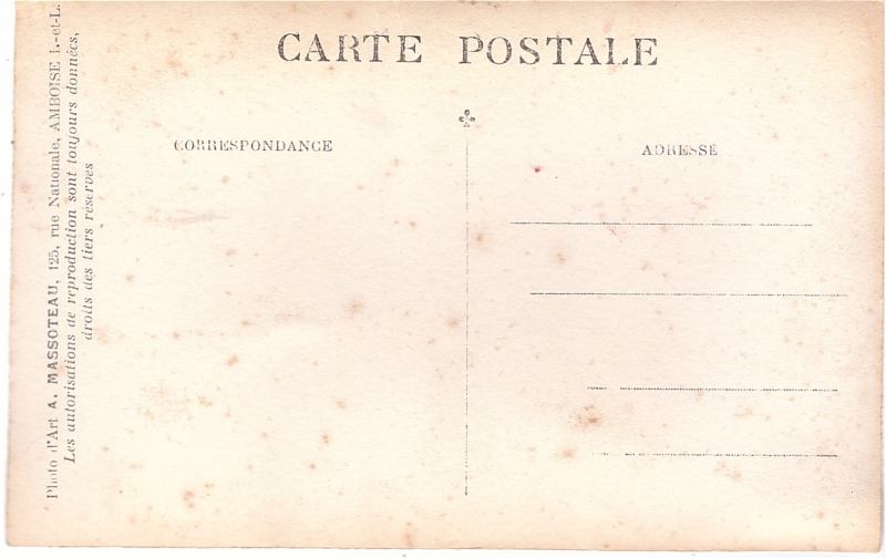 Deux femmes  avec une cravate