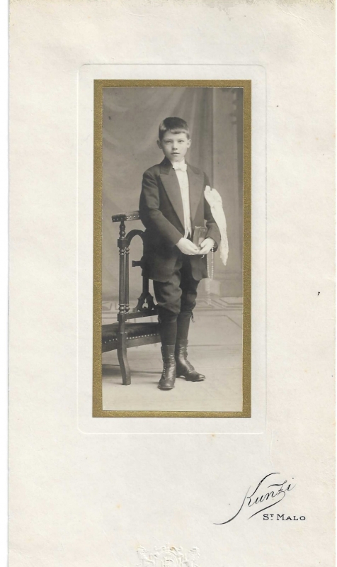 René Renaut lors de sa première communion.