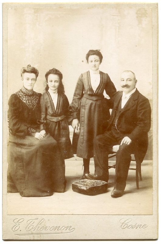 Couple et leurs deux filles