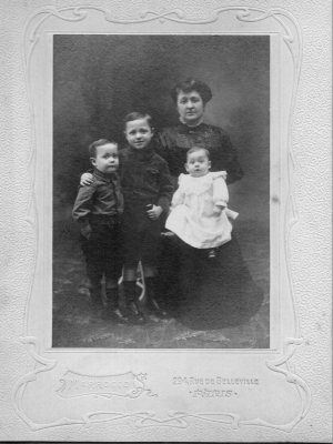 Mme Farchi et ses trois enfants2