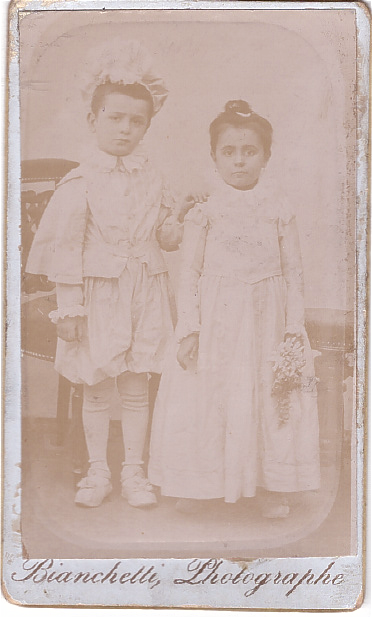 Deux enfants déguisés