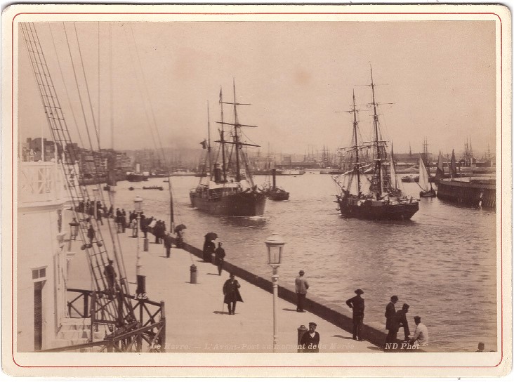 Le Havre - L'avant-port au moment de la marée.