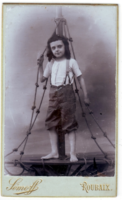 Garçonnet prêt à embarquer