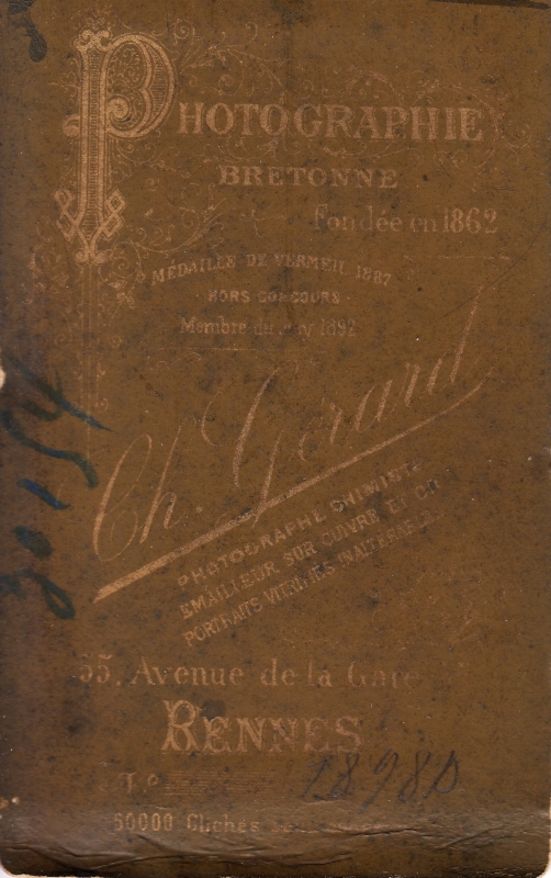 Homme avec une belle moustache