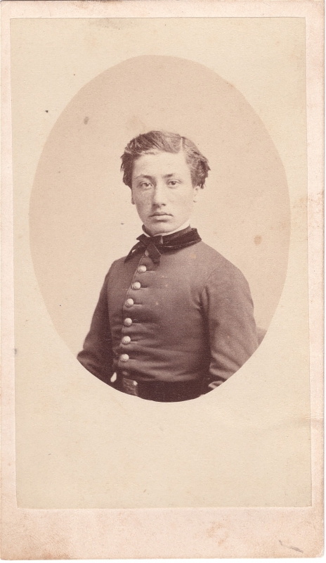 Louis Chautard jeune portant un uniforme à identifier