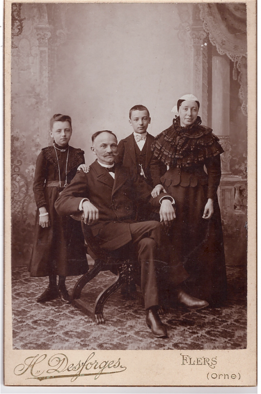 Portrait de famille avec deux enfants