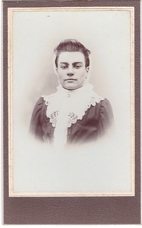 Jeune femme nommée Eugénie Guillon
