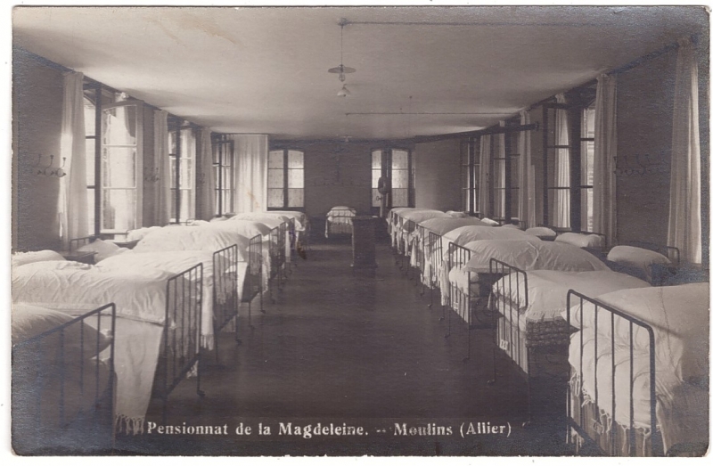 Pensionnat de la Magdeleine - dortoir.