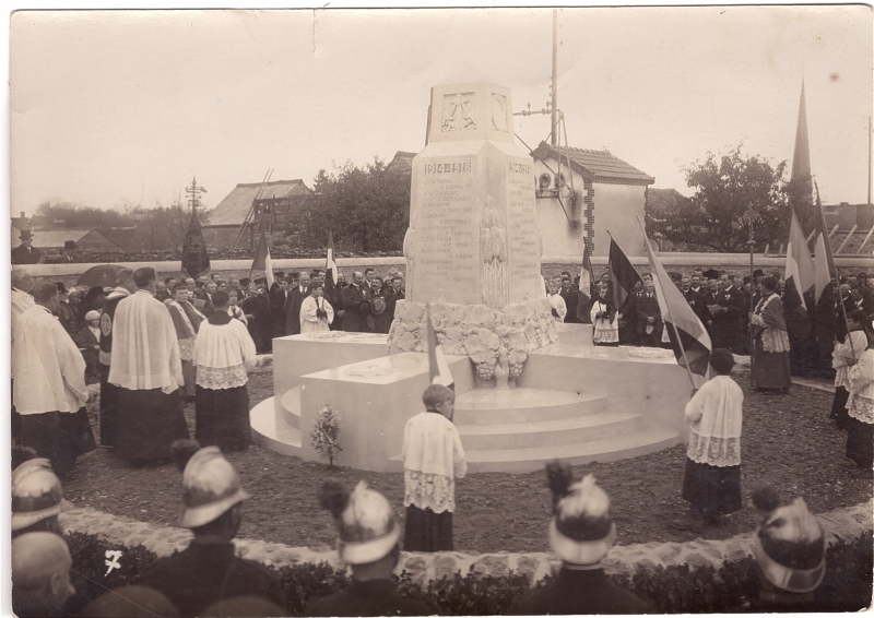 Inauguration du monument aux morts de Fondettes.