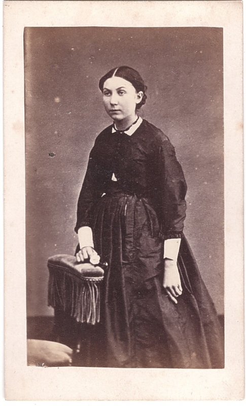 Jeune femme nommée Louise Hamon