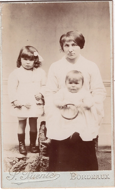 Mère et ses deux enfants