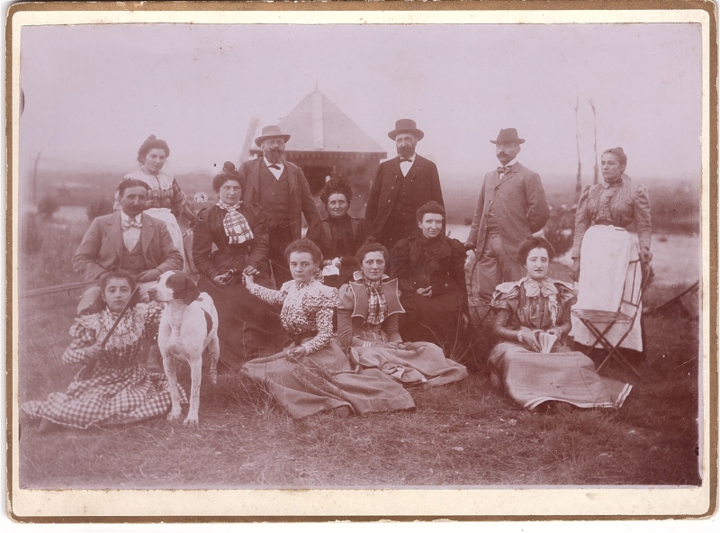 Portrait de famille en extérieur