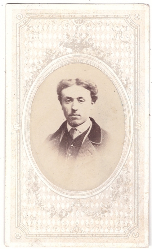 Portrait d'un homme en médaillon
