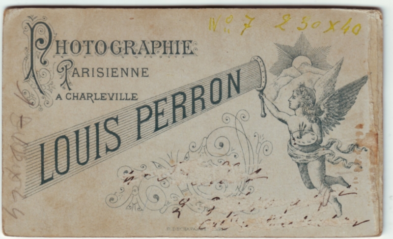 Femme portant une coiffe