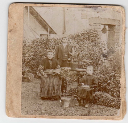 MAIRE Charles Amedee et LELIEVRE Eugenie Lucie et leurs fils Lucien VERS 1906